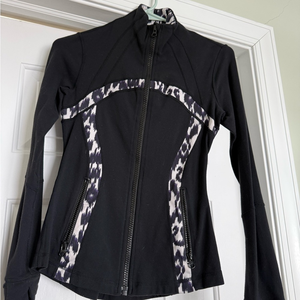 Lululemon Define jacket, Black, Size 4, in good condition